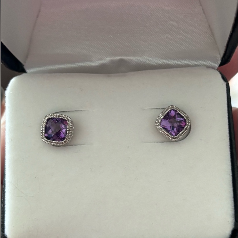 Amethyst earrings in sterling silver. 6mm size. Very pretty.